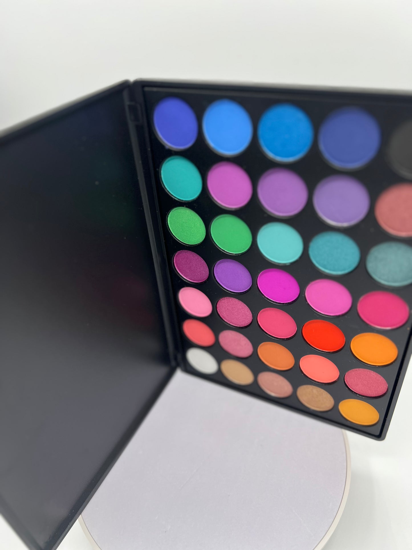 100% Vegan, High-Pigment Eyeshadow– Waterproof, Long-Lasting & Gentle on All Skin Types