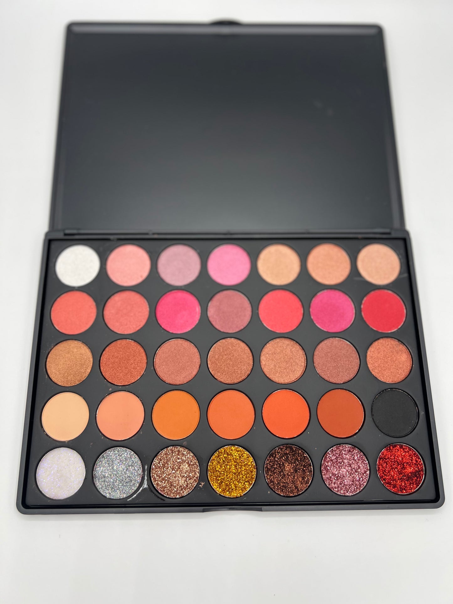 100% Vegan, High-Pigment Eyeshadow– Waterproof, Long-Lasting & Gentle on All Skin Types