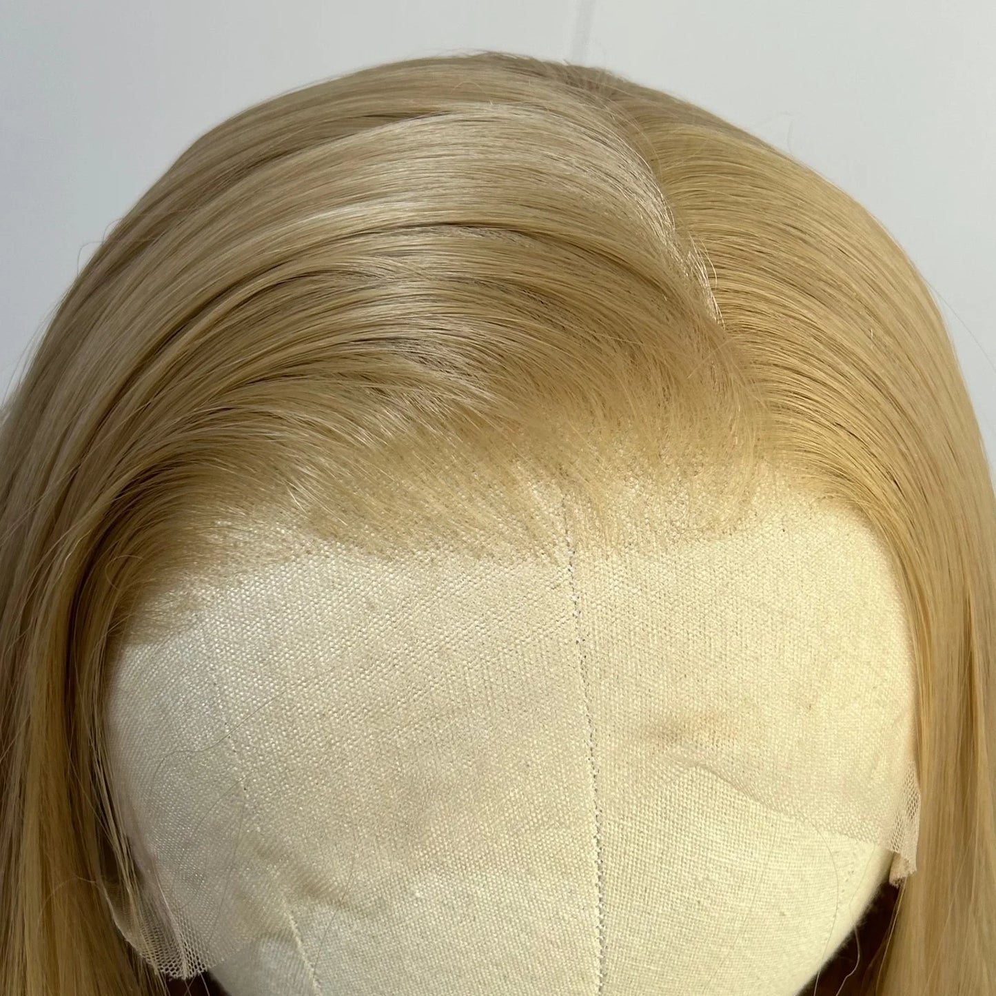 Long Blonde Curly Wavy Synthetic Loose Body Wave Lace Front Wigs for Women Free Part Ash Blonde Natural Looking Heat Resisant
